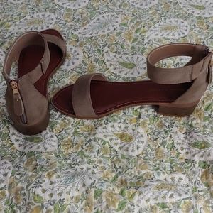 Ankle strap shoe